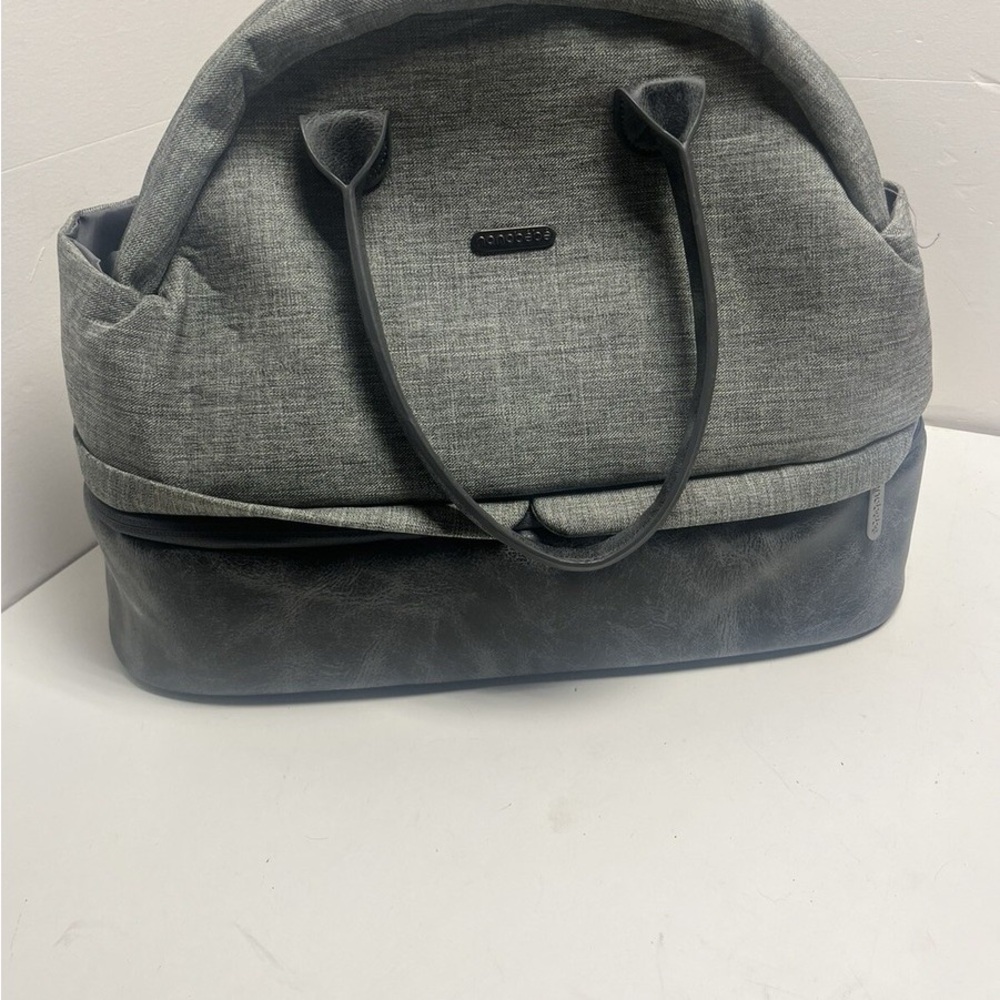 Nano bebé Gray and Black Diaper Bag